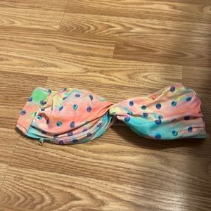 Victoria secret bathing suit top size XS.